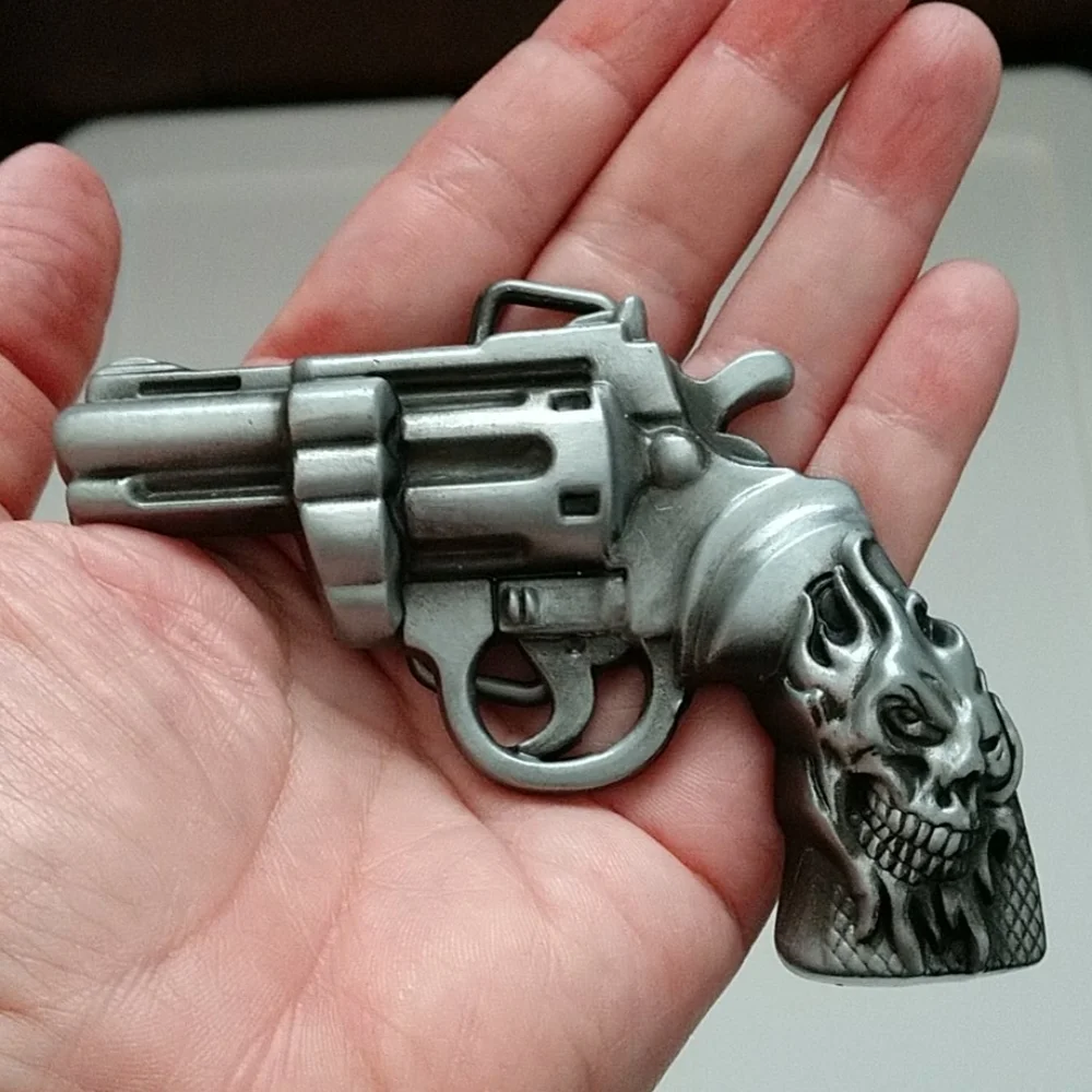 Cast Metal Belt Buckle Revolver with Skull Streetwear Gothic - Picture 1 of 11